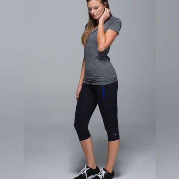 Lululemon Athletica Passion Crop II Blue and Black Activewear - Picture 1 of 7